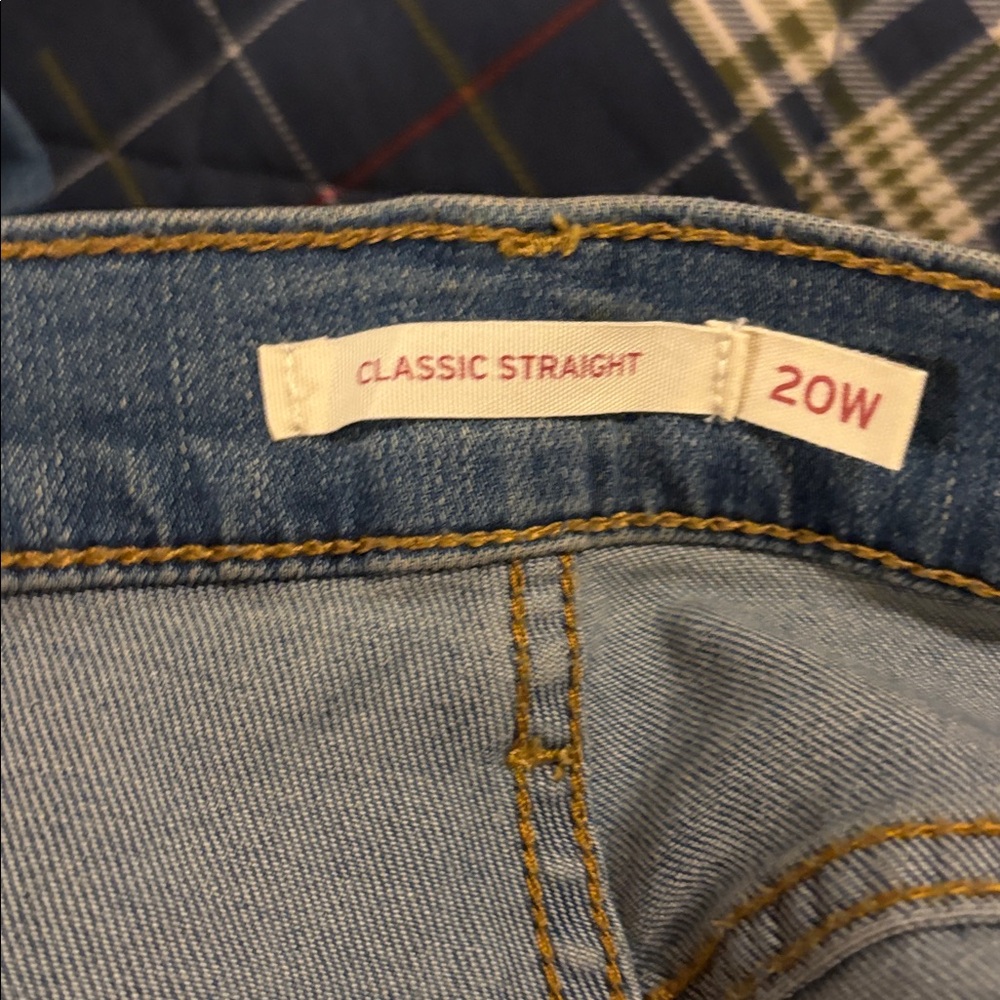 Levi's Women's Light Blue Straight Leg Jeans - Picture 10 of 10